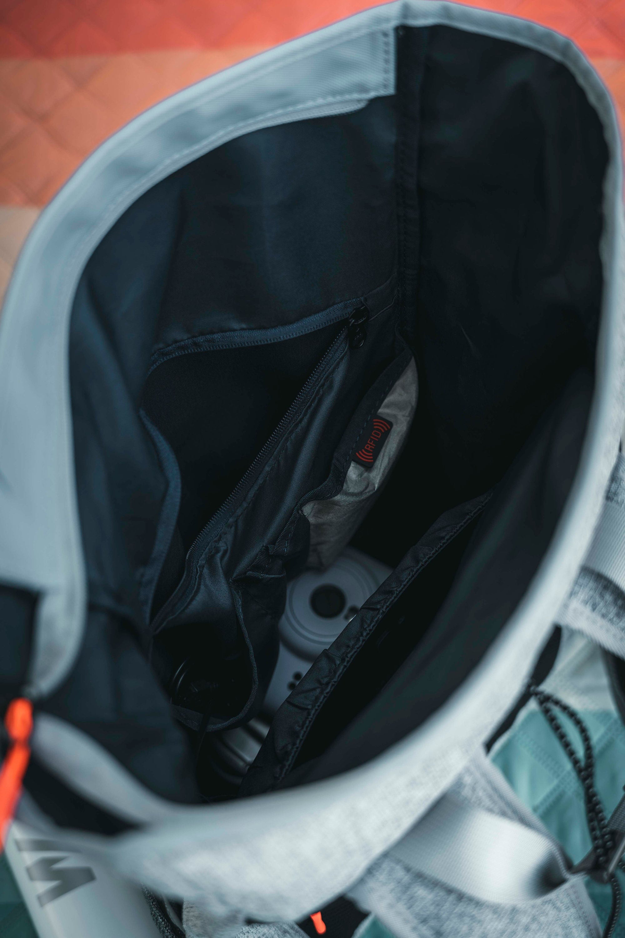 Rolltop Rucksack/ Wickelrucksack mit Henkeln, grau, 28L