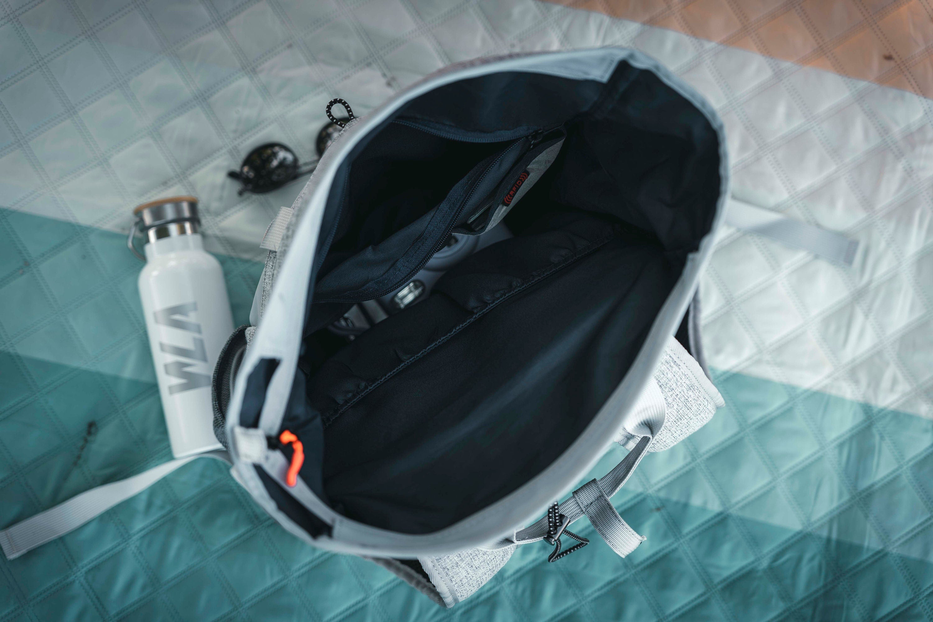 Rolltop Rucksack/ Wickelrucksack mit Henkeln, grau, 28L